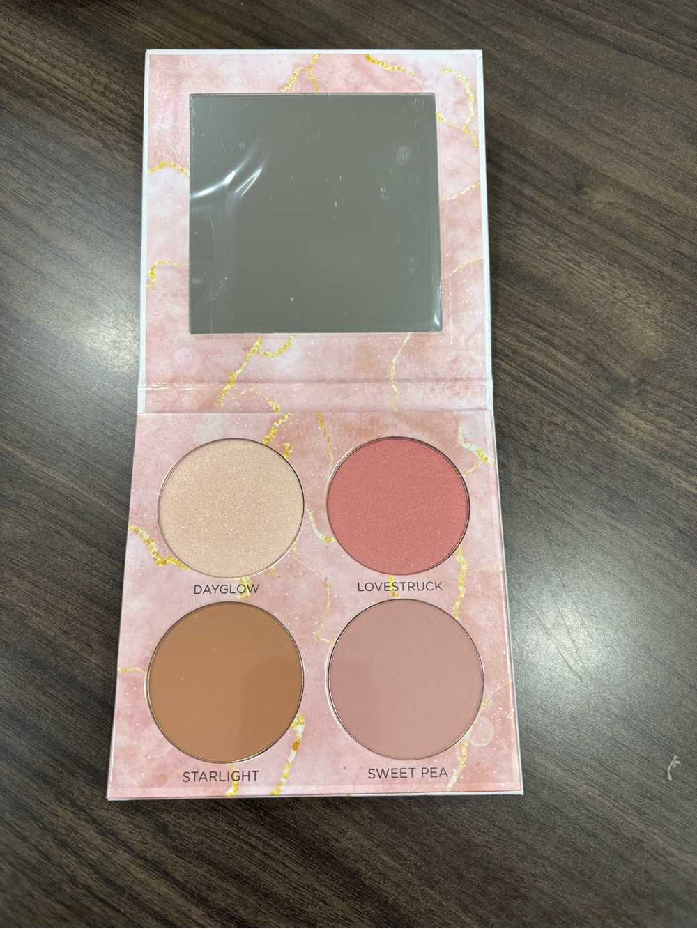 “Luminous Light” 4 pan cheek palette NWT $25